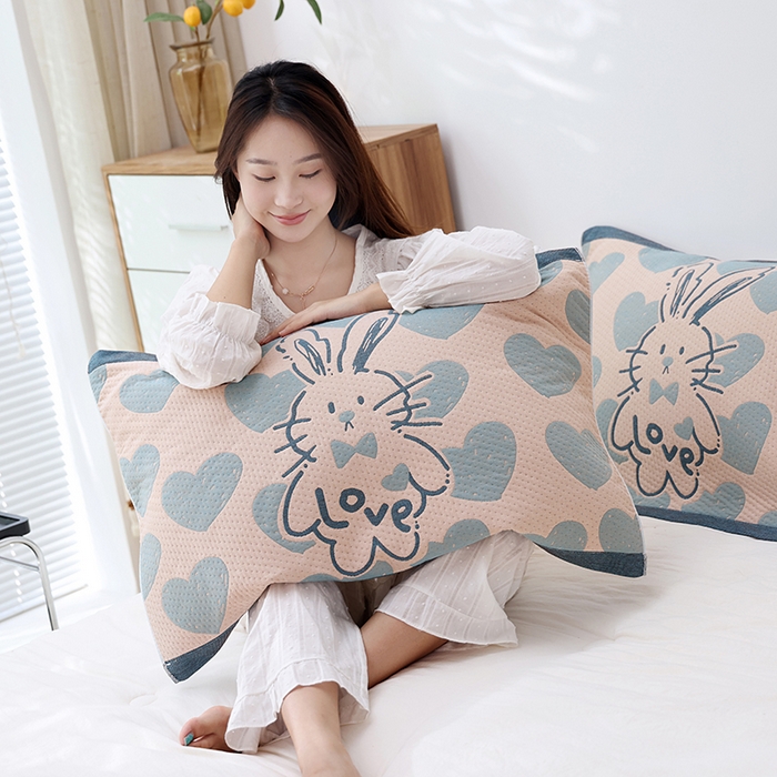 91家纺网 家纺一手货源 找家纺 朴尔家纺-毛巾被 2026新款卡通定位全棉纯棉四层纱布枕巾 心跳小兔-蓝