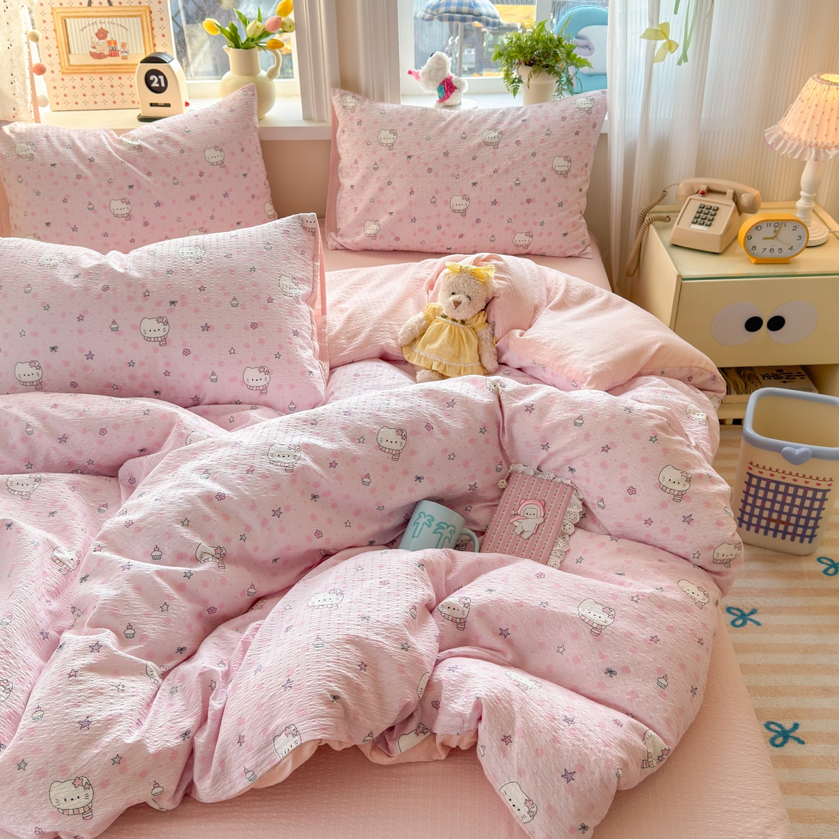 91家纺网 家纺一手货源 找家纺 优承佳生活馆 2026年新款卡通小清新风格高克重超柔软糯泡芙双层纱面料三件套四件套单被套系列 hello粉凯蒂