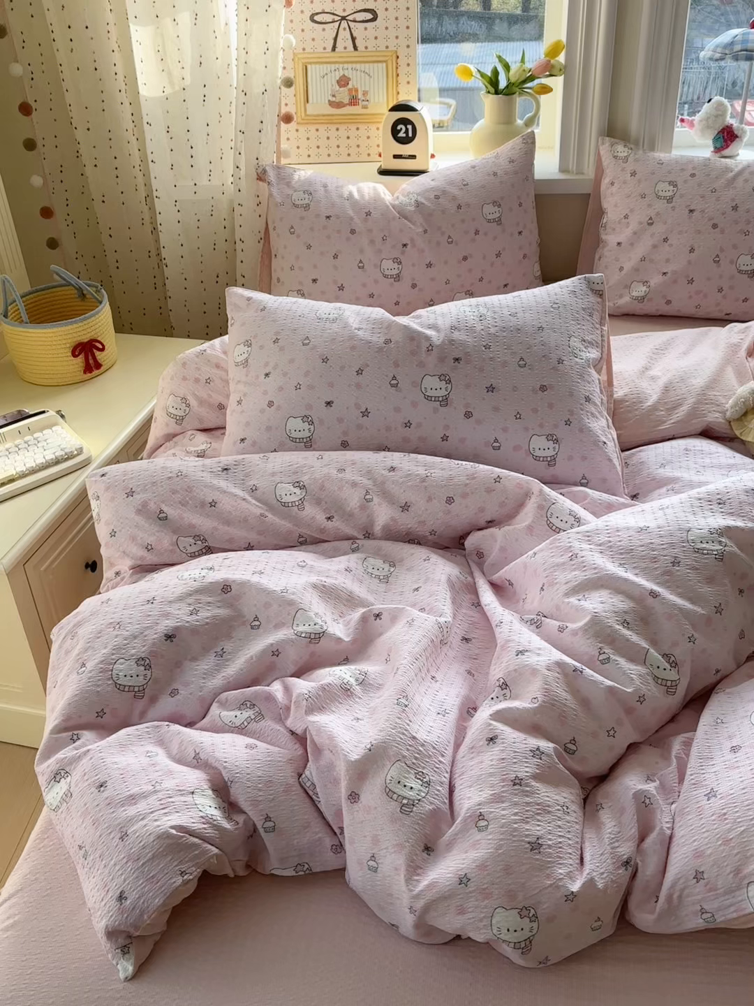 91家纺网 家纺一手货源 找家纺 优承佳生活馆 2026年新款卡通小清新风格高克重超柔软糯泡芙双层纱面料三件套四件套单被套系列 hello粉凯蒂
