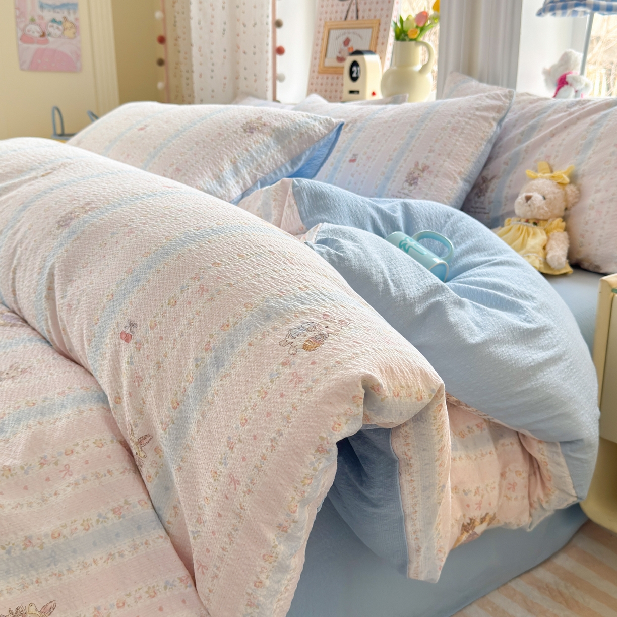 优承佳生活馆 2026年新款卡通小清新风格高克重超柔软糯泡芙双层纱面料三件套四件套单被套系列 芭比兔