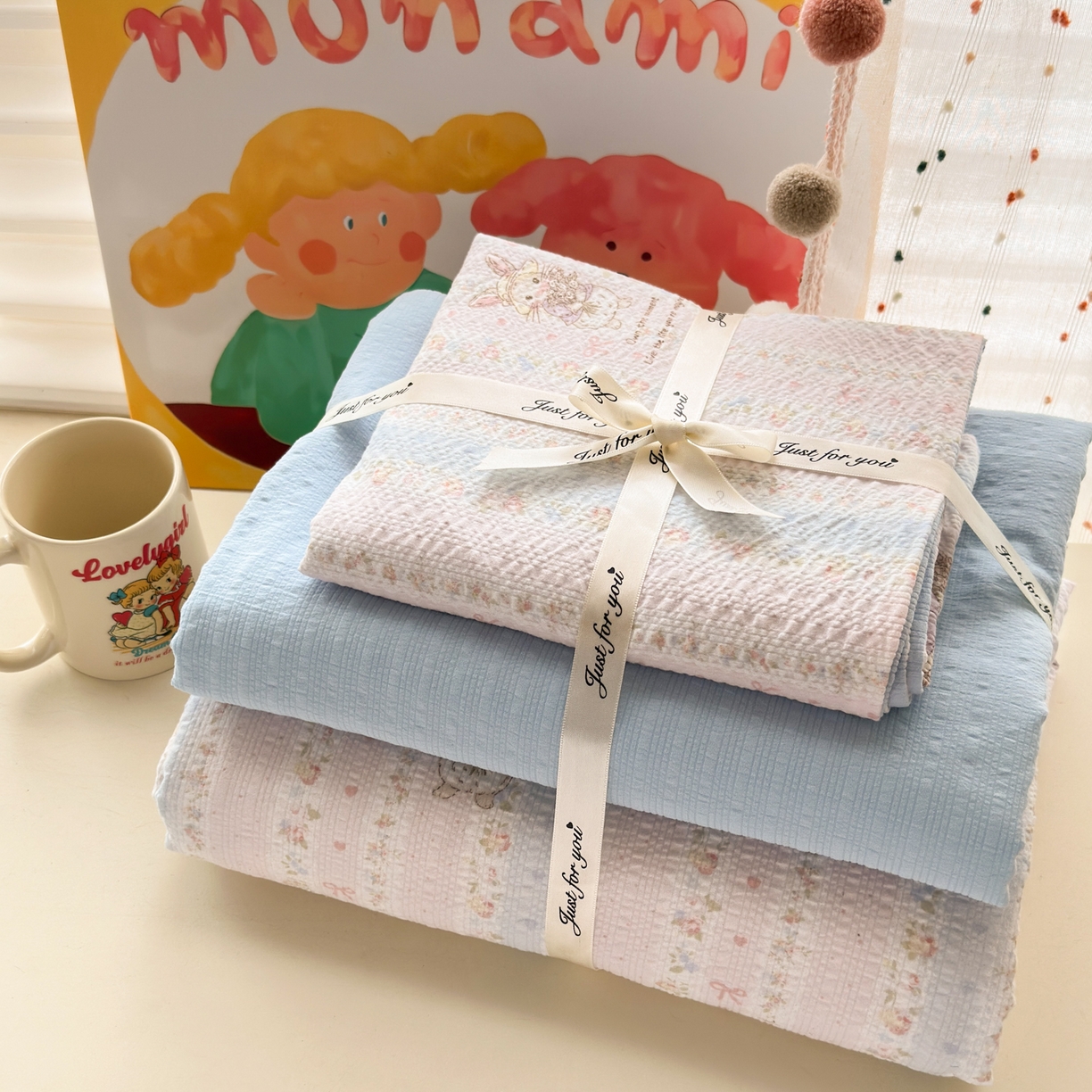 91家纺网 家纺一手货源 找家纺 优承佳生活馆 2026年新款卡通小清新风格高克重超柔软糯泡芙双层纱面料三件套四件套单被套系列 芭比兔