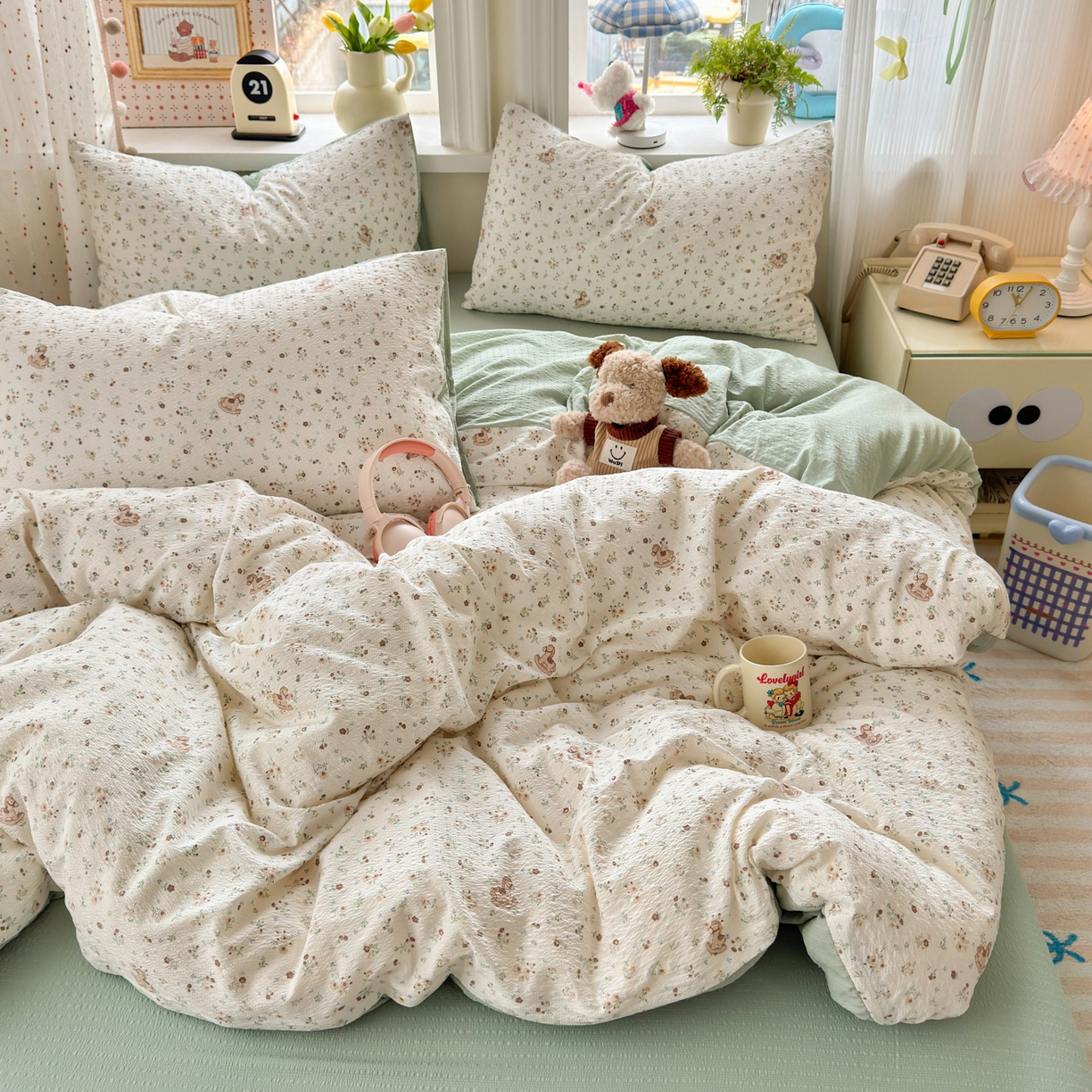 91家纺网 家纺一手货源 找家纺 优承佳生活馆 2026年新款卡通小清新风格高克重超柔软糯泡芙双层纱面料三件套四件套单被套系列 春日木马