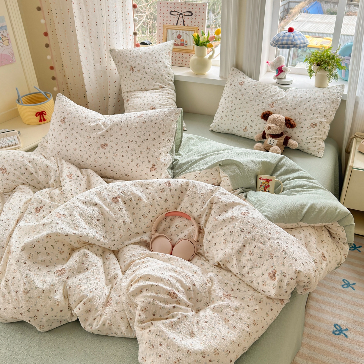 91家纺网 家纺一手货源 找家纺 优承佳生活馆 2026年新款卡通小清新风格高克重超柔软糯泡芙双层纱面料三件套四件套单被套系列 春日木马