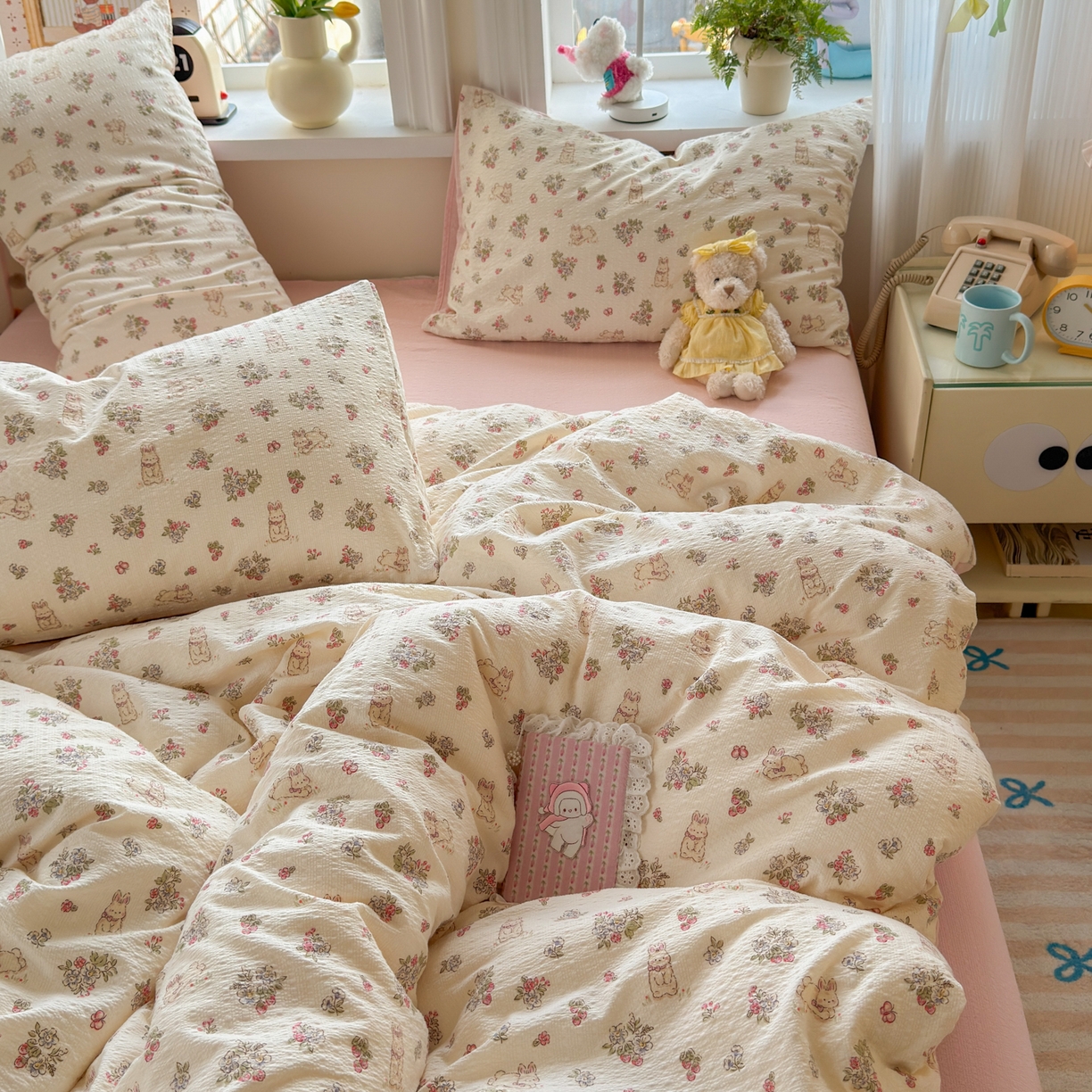 91家纺网 家纺一手货源 找家纺 优承佳生活馆 2026年新款卡通小清新风格高克重超柔软糯泡芙双层纱面料三件套四件套单被套系列 花间兔语