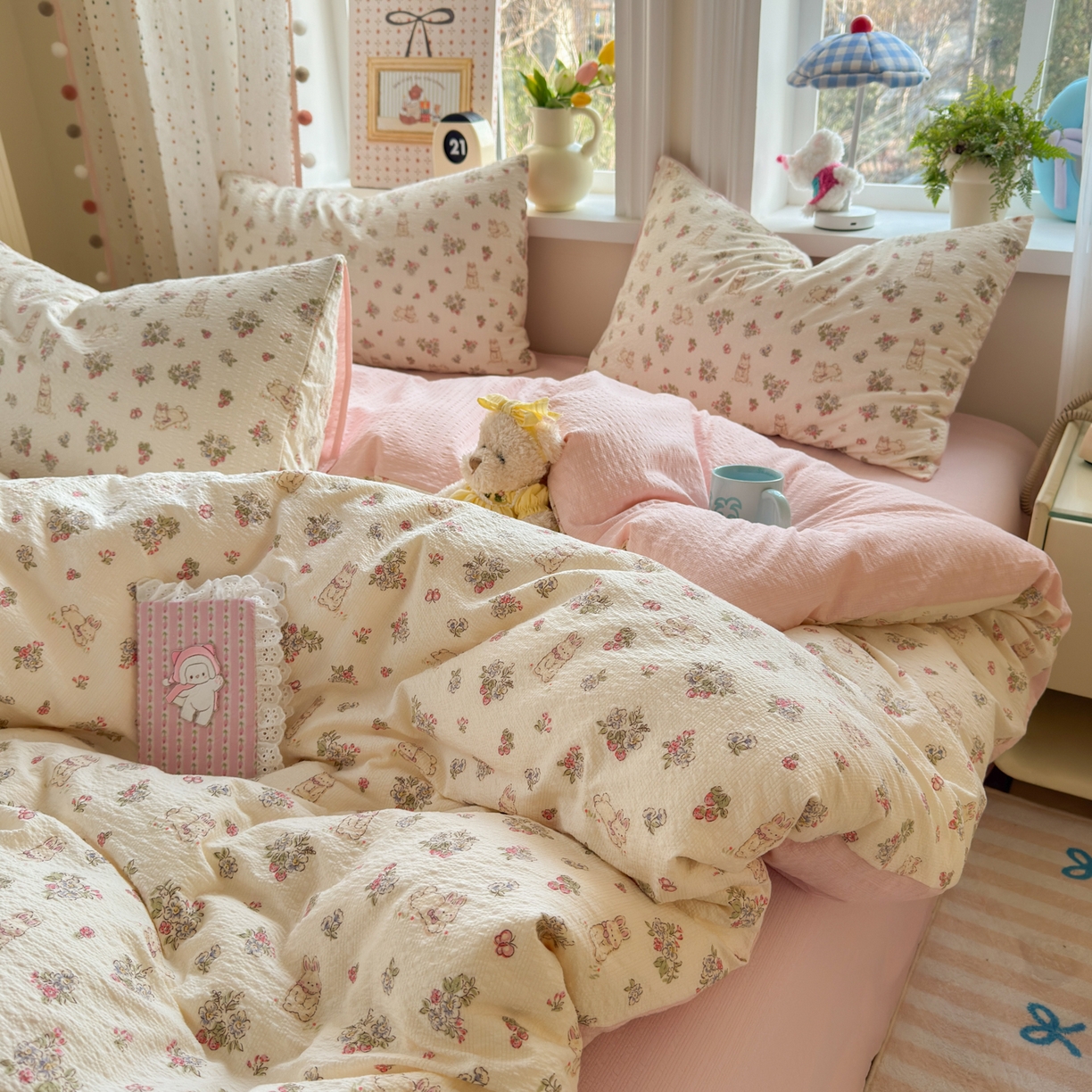 91家纺网 家纺一手货源 找家纺 优承佳生活馆 2026年新款卡通小清新风格高克重超柔软糯泡芙双层纱面料三件套四件套单被套系列 花间兔语