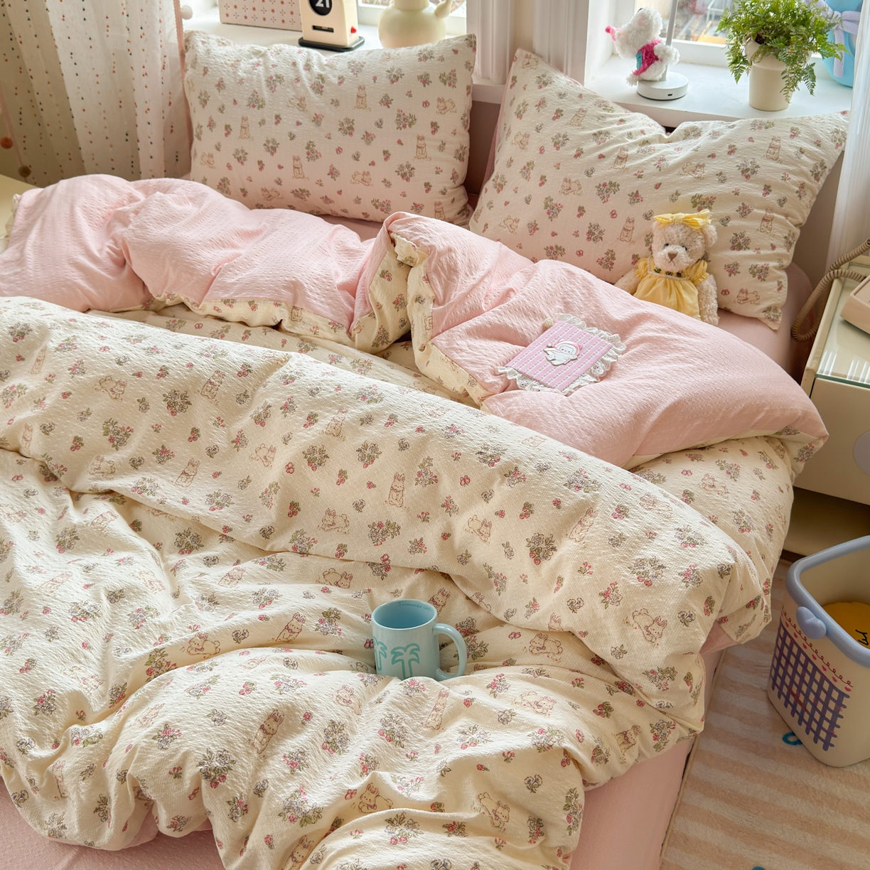 91家纺网 家纺一手货源 找家纺 优承佳生活馆 2026年新款卡通小清新风格高克重超柔软糯泡芙双层纱面料三件套四件套单被套系列 花间兔语