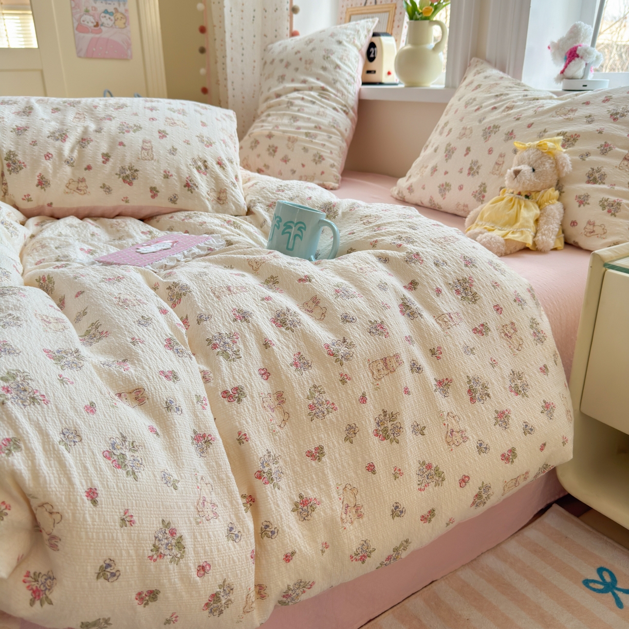91家纺网 家纺一手货源 找家纺 优承佳生活馆 2026年新款卡通小清新风格高克重超柔软糯泡芙双层纱面料三件套四件套单被套系列 花间兔语