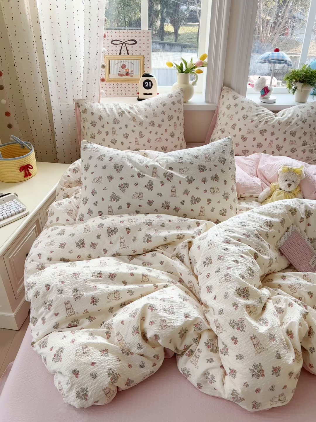 91家纺网 家纺一手货源 找家纺 优承佳生活馆 2026年新款卡通小清新风格高克重超柔软糯泡芙双层纱面料三件套四件套单被套系列 花间兔语