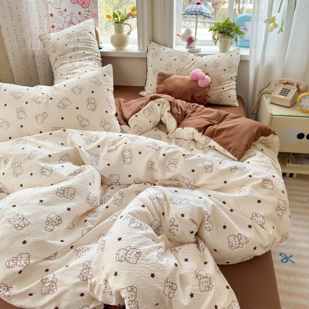 91家纺网 家纺一手货源 找家纺 优承佳生活馆 2026年新款卡通小清新风格高克重超柔软糯泡芙双层纱面料三件套四件套单被套系列 咖色凯蒂