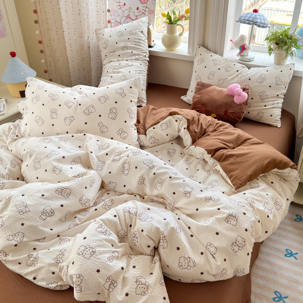 91家纺网 家纺一手货源 找家纺 优承佳生活馆 2026年新款卡通小清新风格高克重超柔软糯泡芙双层纱面料三件套四件套单被套系列 咖色凯蒂