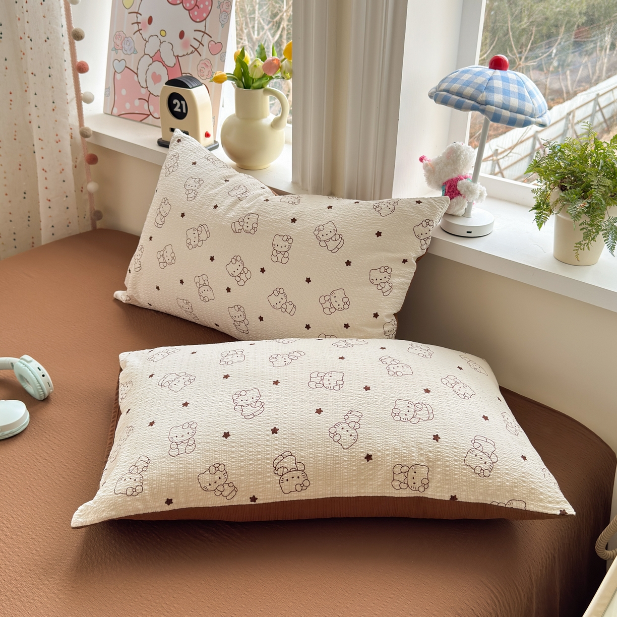 91家纺网 家纺一手货源 找家纺 优承佳生活馆 2026年新款卡通小清新风格高克重超柔软糯泡芙双层纱面料三件套四件套单被套系列 咖色凯蒂