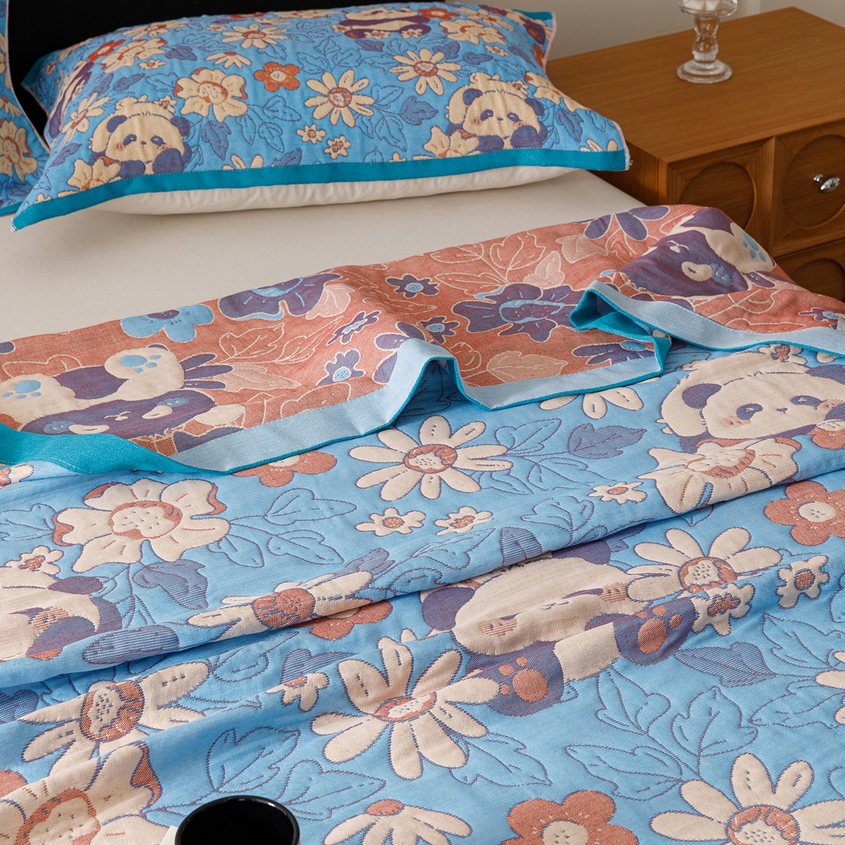 91家纺网 家纺一手货源 找家纺 朴尔家纺-毛巾被 2026新款彩棉云柔棉三层纱布毛巾被 熊猫派对