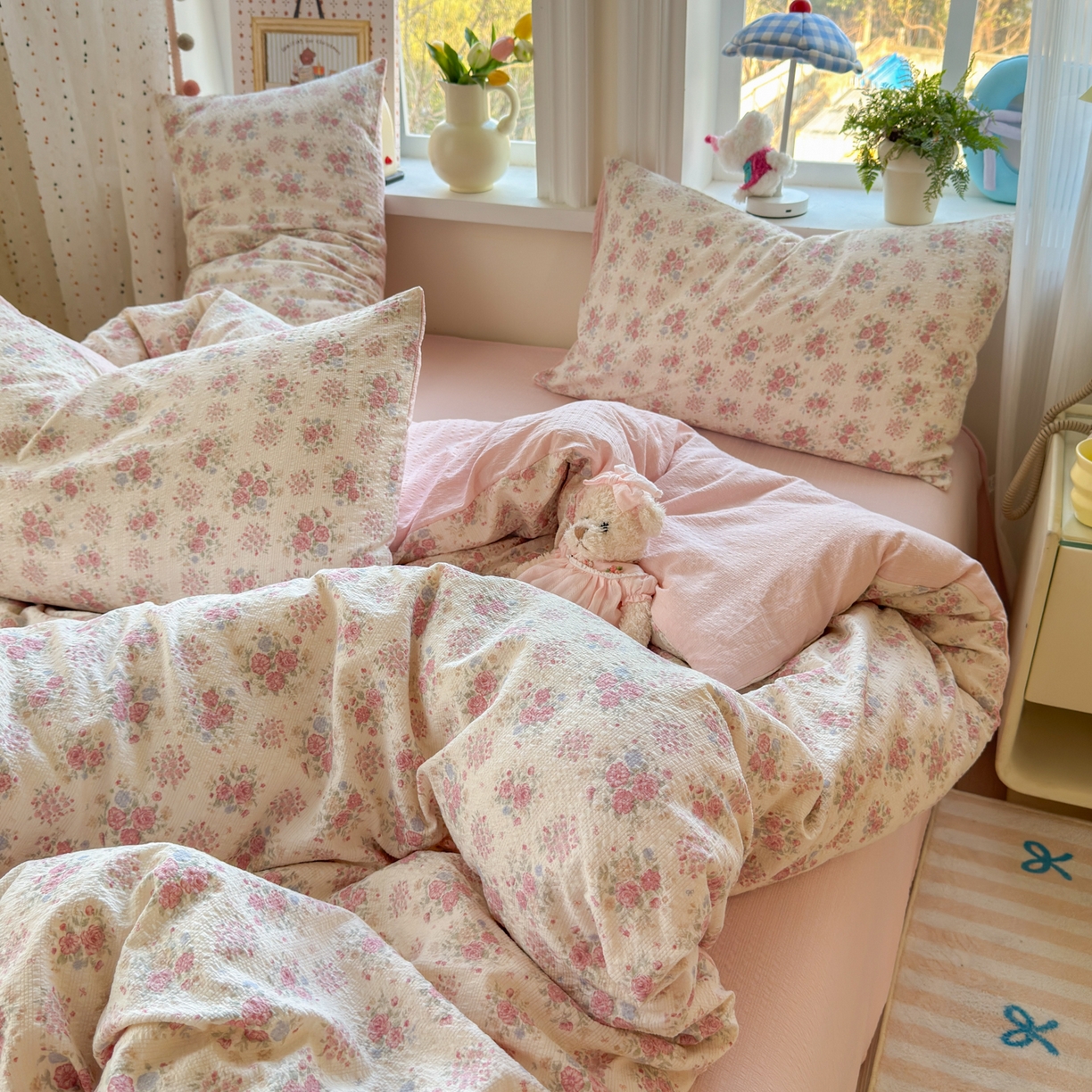 91家纺网 家纺一手货源 找家纺 优承佳生活馆 2026年新款卡通小清新风格高克重超柔软糯泡芙双层纱面料三件套四件套单被套系列 满满