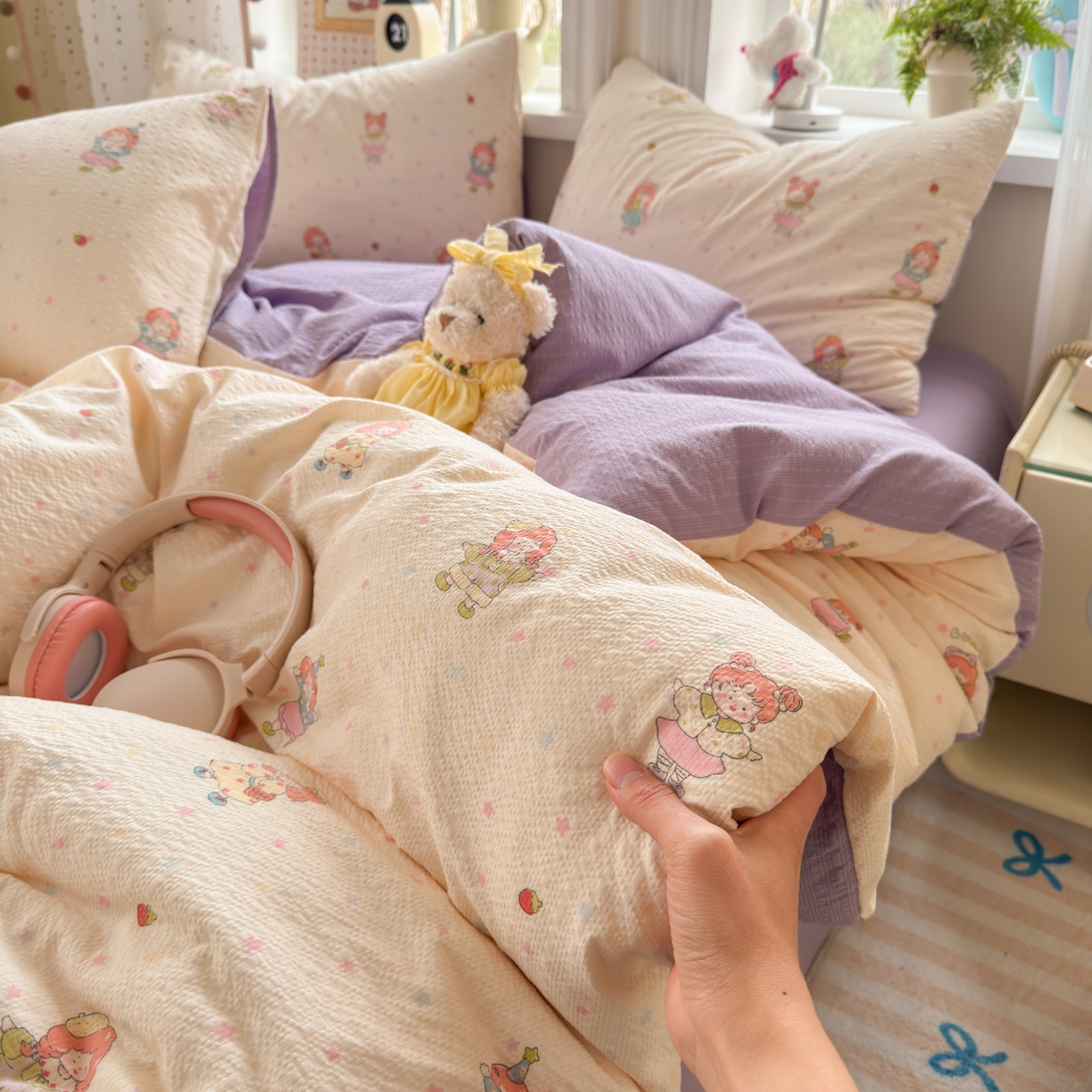91家纺网 家纺一手货源 找家纺 优承佳生活馆 2026年新款卡通小清新风格高克重超柔软糯泡芙双层纱面料三件套四件套单被套系列 女孩日常
