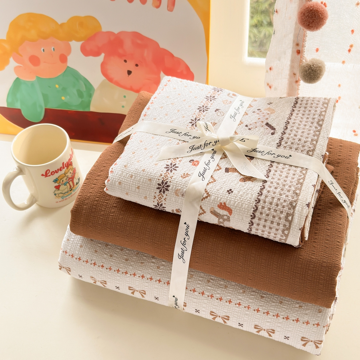 91家纺网 家纺一手货源 找家纺 优承佳生活馆 2026年新款卡通小清新风格高克重超柔软糯泡芙双层纱面料三件套四件套单被套系列 千禧马