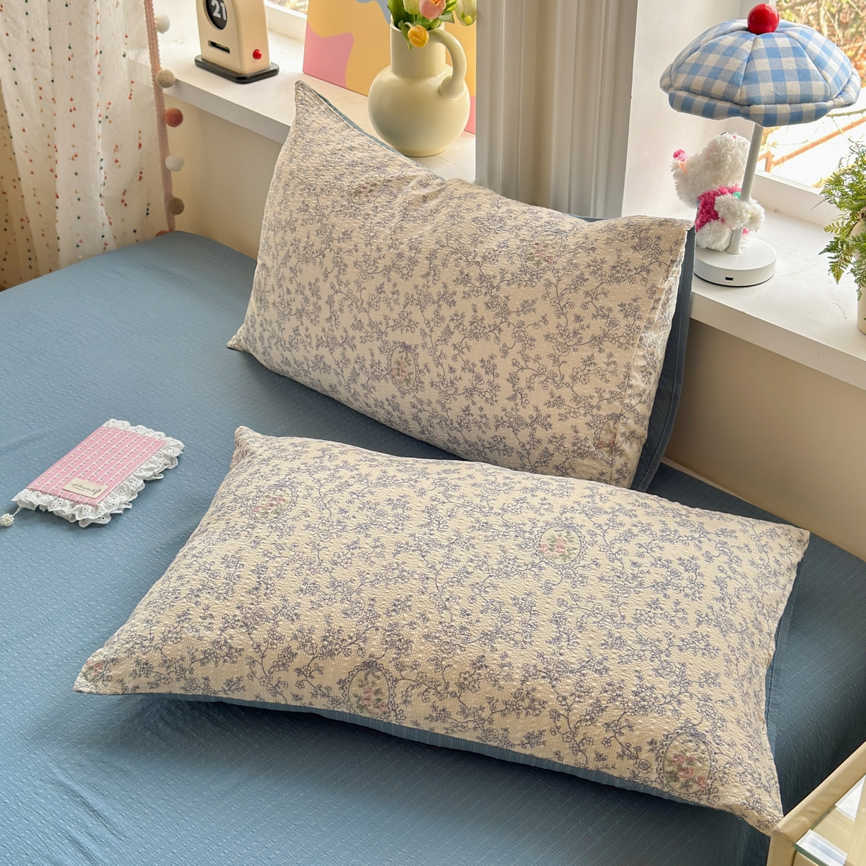 91家纺网 家纺一手货源 找家纺 优承佳生活馆 2026年新款卡通小清新风格高克重超柔软糯泡芙双层纱面料三件套四件套单被套系列 浅陌