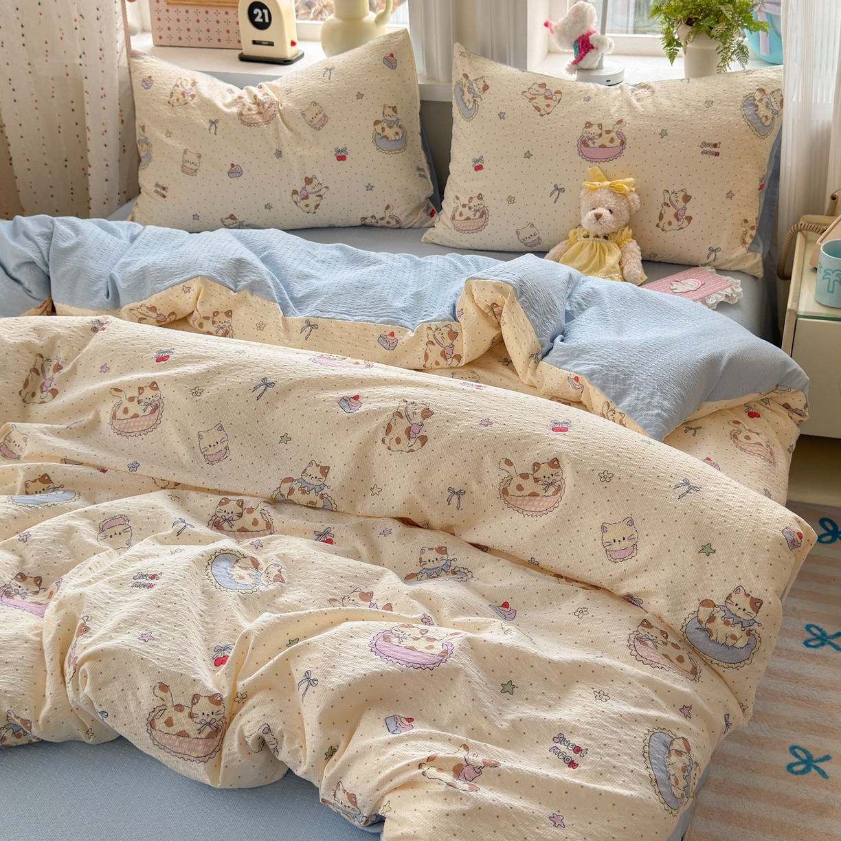 91家纺网 家纺一手货源 找家纺 优承佳生活馆 2026年新款卡通小清新风格高克重超柔软糯泡芙双层纱面料三件套四件套单被套系列 甜猫派对