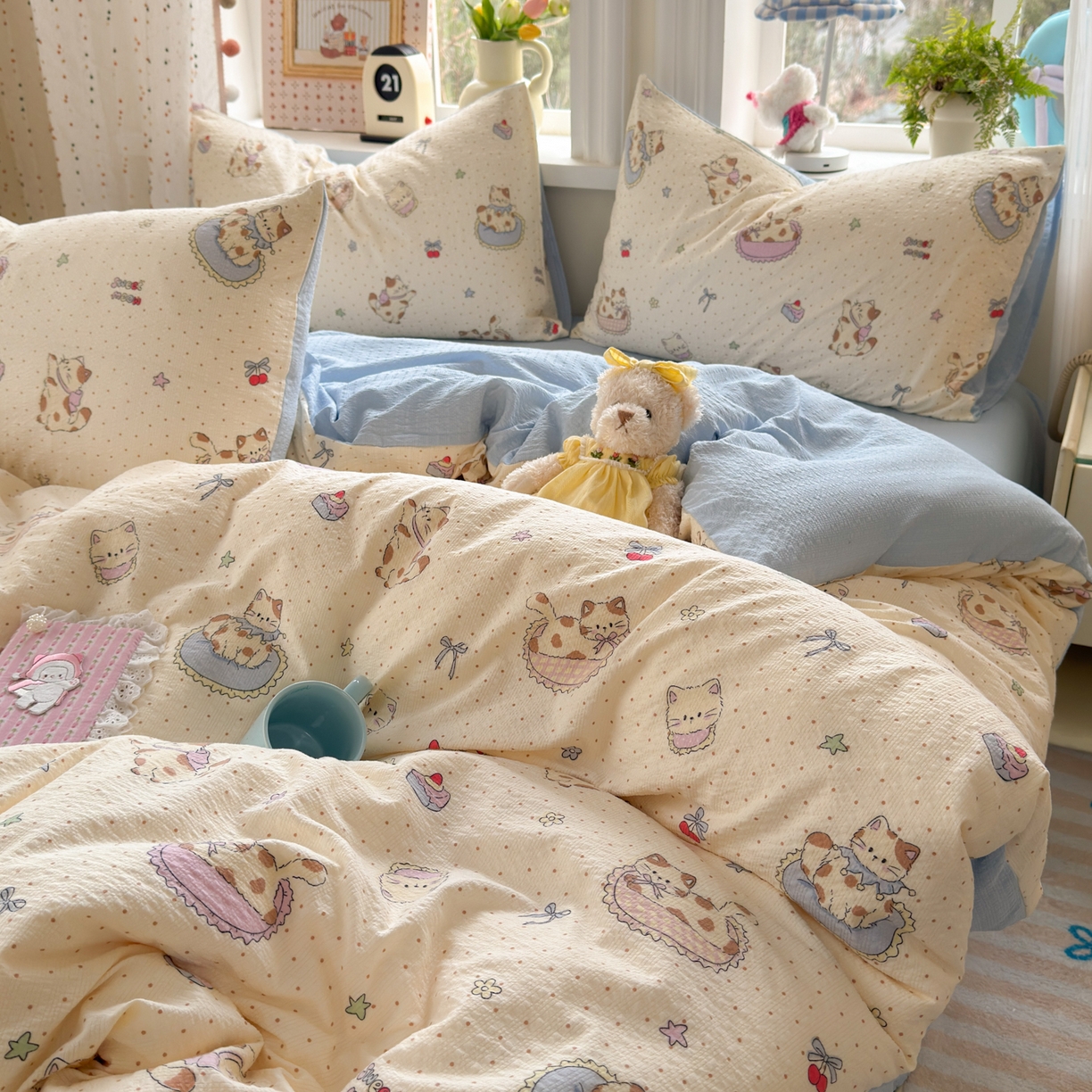 91家纺网 家纺一手货源 找家纺 优承佳生活馆 2026年新款卡通小清新风格高克重超柔软糯泡芙双层纱面料三件套四件套单被套系列 甜猫派对