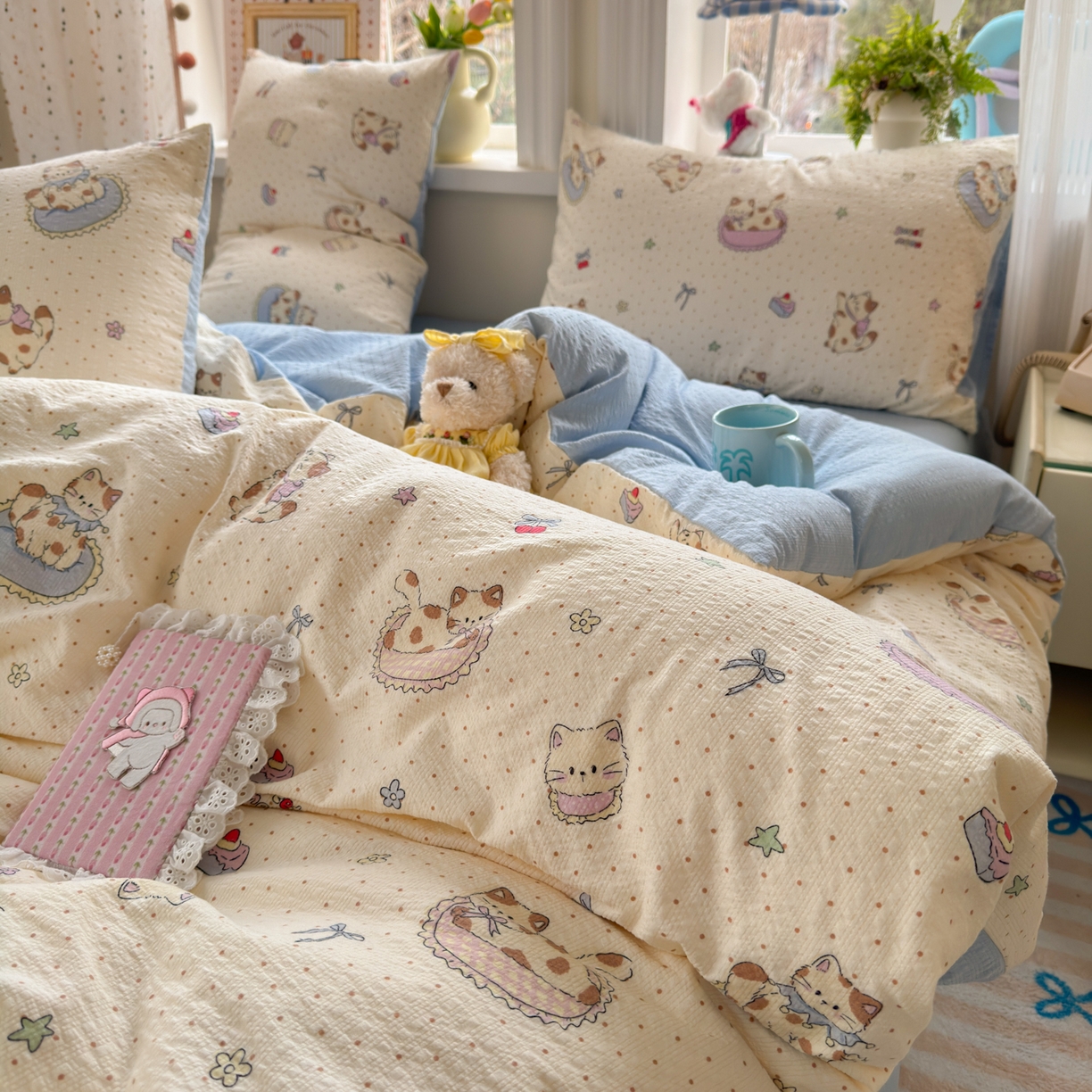 91家纺网 家纺一手货源 找家纺 优承佳生活馆 2026年新款卡通小清新风格高克重超柔软糯泡芙双层纱面料三件套四件套单被套系列 甜猫派对