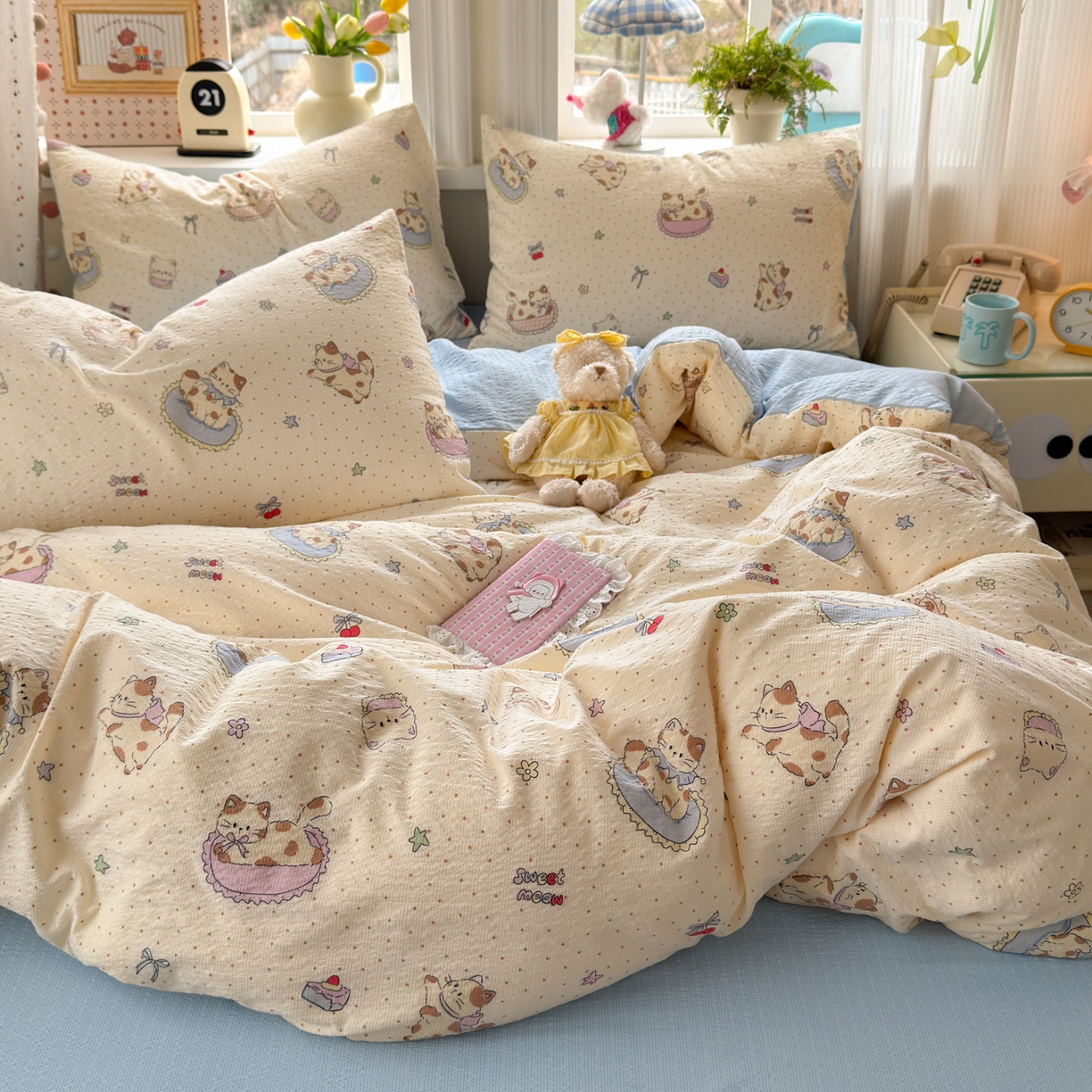 91家纺网 家纺一手货源 找家纺 优承佳生活馆 2026年新款卡通小清新风格高克重超柔软糯泡芙双层纱面料三件套四件套单被套系列 甜猫派对
