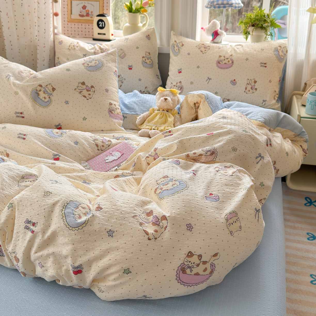 91家纺网 家纺一手货源 找家纺 优承佳生活馆 2026年新款卡通小清新风格高克重超柔软糯泡芙双层纱面料三件套四件套单被套系列 甜猫派对