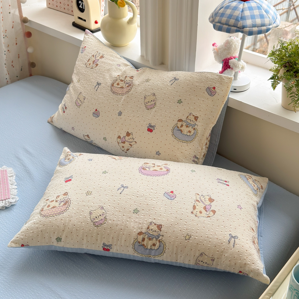 91家纺网 家纺一手货源 找家纺 优承佳生活馆 2026年新款卡通小清新风格高克重超柔软糯泡芙双层纱面料三件套四件套单被套系列 甜猫派对