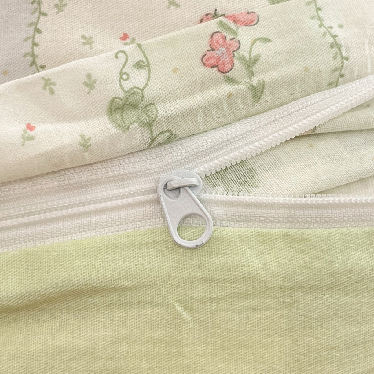 91家纺网 家纺一手货源 找家纺 盛馨家纺 2026年开学季春夏新品小清新全棉学生三件套四件套床笠四件套跑量款 眠眠兔岛