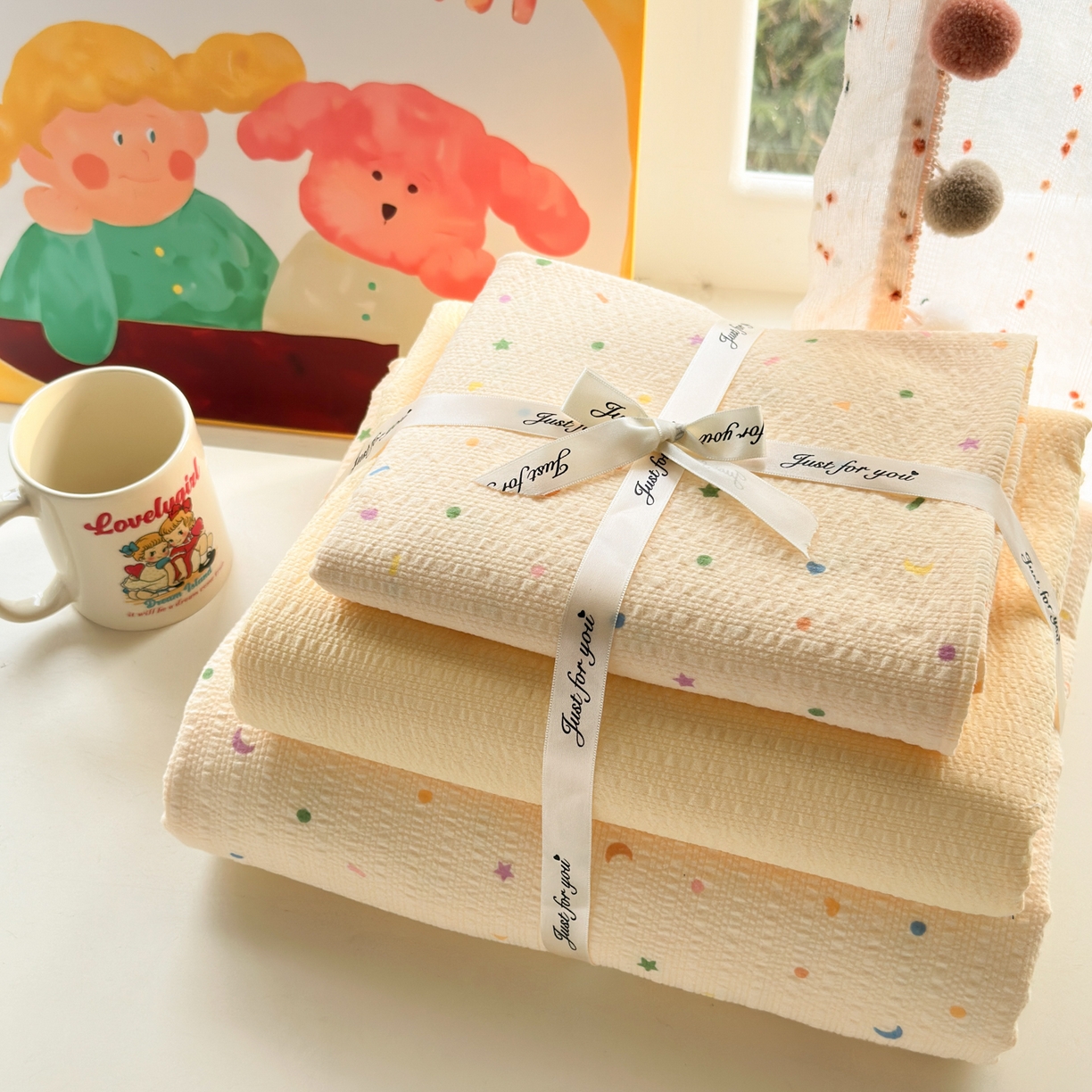 91家纺网 家纺一手货源 找家纺 优承佳生活馆 2026年新款卡通小清新风格高克重超柔软糯泡芙双层纱面料三件套四件套单被套系列 童趣星空