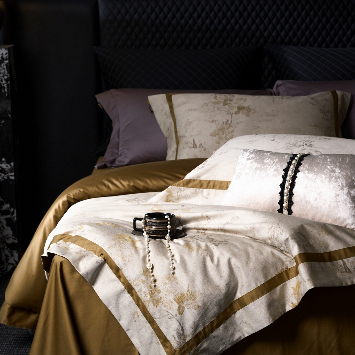 91家纺网 家纺一手货源 找家纺 玖玖爱家纺 2026新款意式高奢色织大提花埃及棉系列四件套 金色