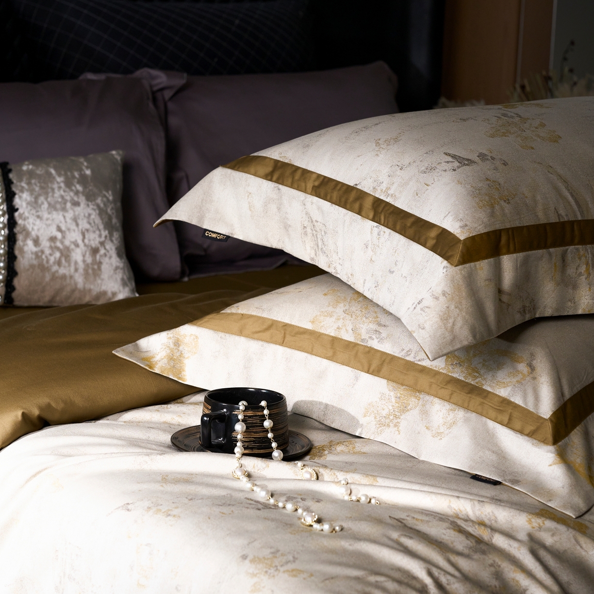 91家纺网 家纺一手货源 找家纺 玖玖爱家纺 2026新款意式高奢色织大提花埃及棉系列四件套 金色