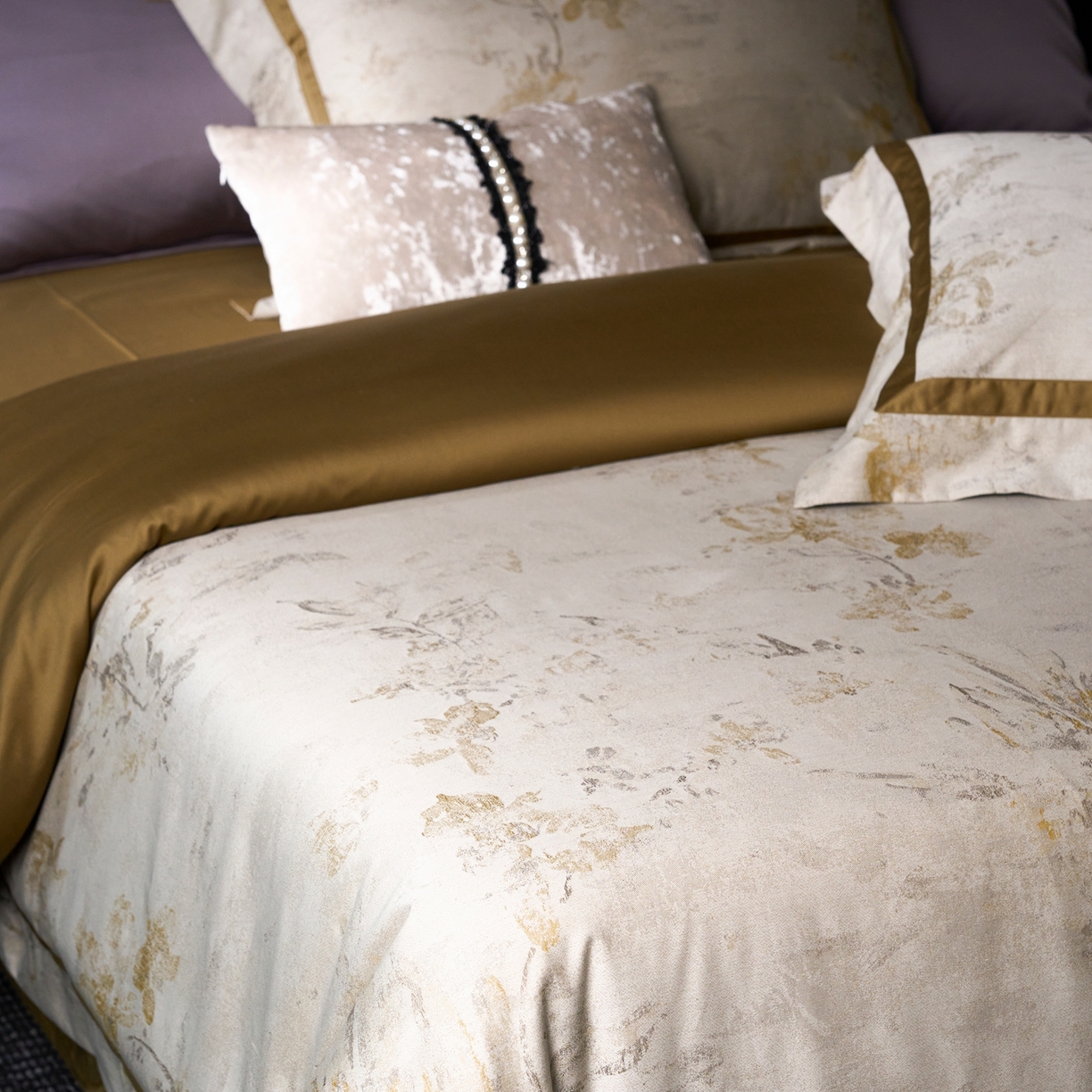 91家纺网 家纺一手货源 找家纺 玖玖爱家纺 2026新款意式高奢色织大提花埃及棉系列四件套 金色