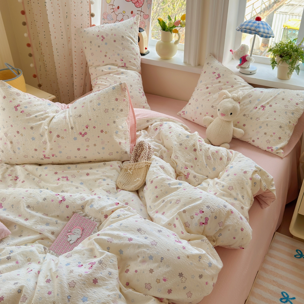 91家纺网 家纺一手货源 找家纺 优承佳生活馆 2026年新款卡通小清新风格高克重超柔软糯泡芙双层纱面料三件套四件套单被套系列 星星kt