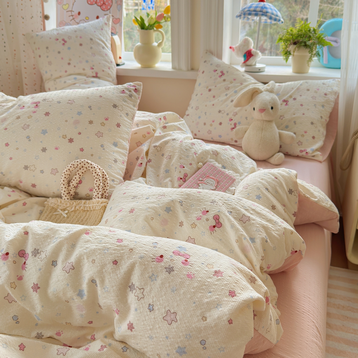 91家纺网 家纺一手货源 找家纺 优承佳生活馆 2026年新款卡通小清新风格高克重超柔软糯泡芙双层纱面料三件套四件套单被套系列 星星kt