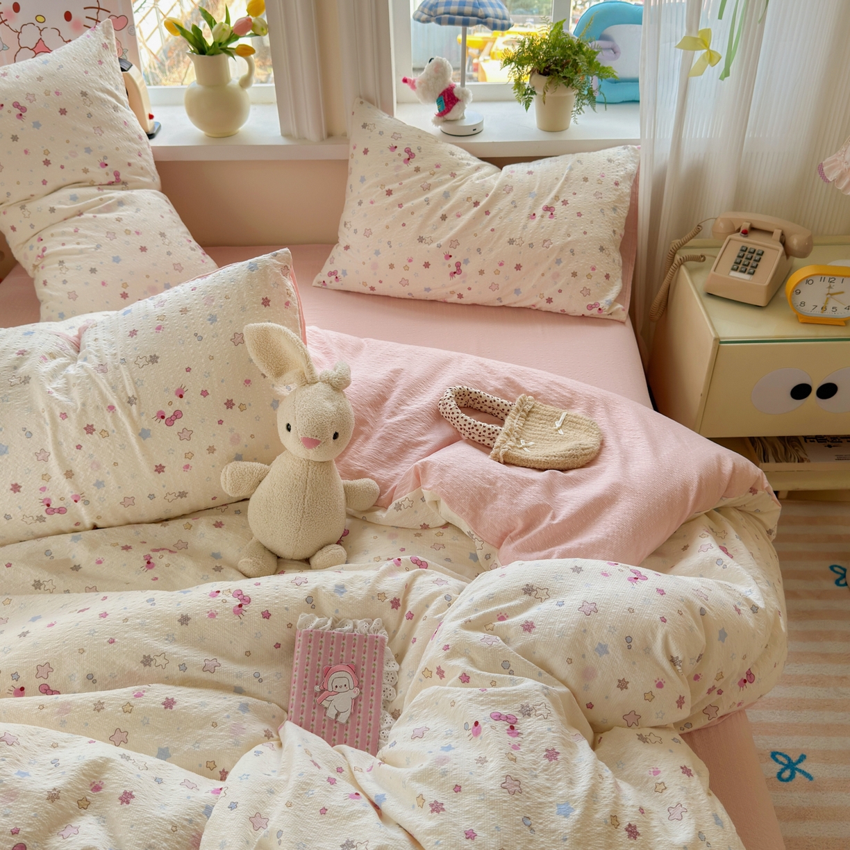 91家纺网 家纺一手货源 找家纺 优承佳生活馆 2026年新款卡通小清新风格高克重超柔软糯泡芙双层纱面料三件套四件套单被套系列 星星kt