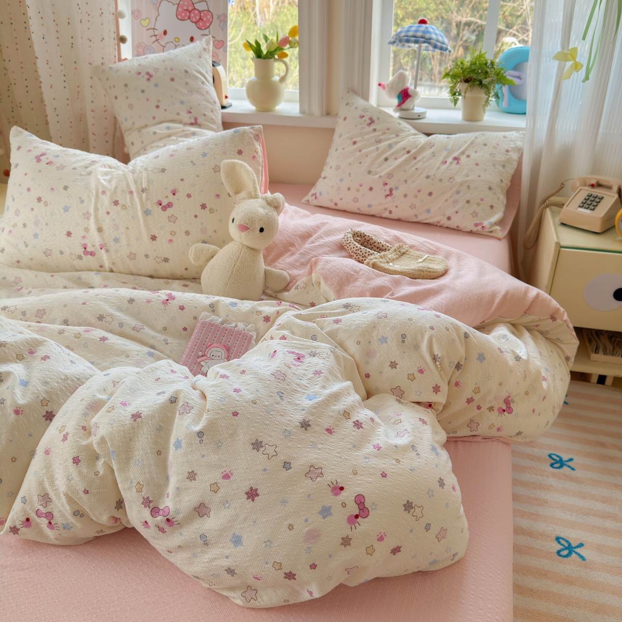 91家纺网 家纺一手货源 找家纺 优承佳生活馆 2026年新款卡通小清新风格高克重超柔软糯泡芙双层纱面料三件套四件套单被套系列 星星kt