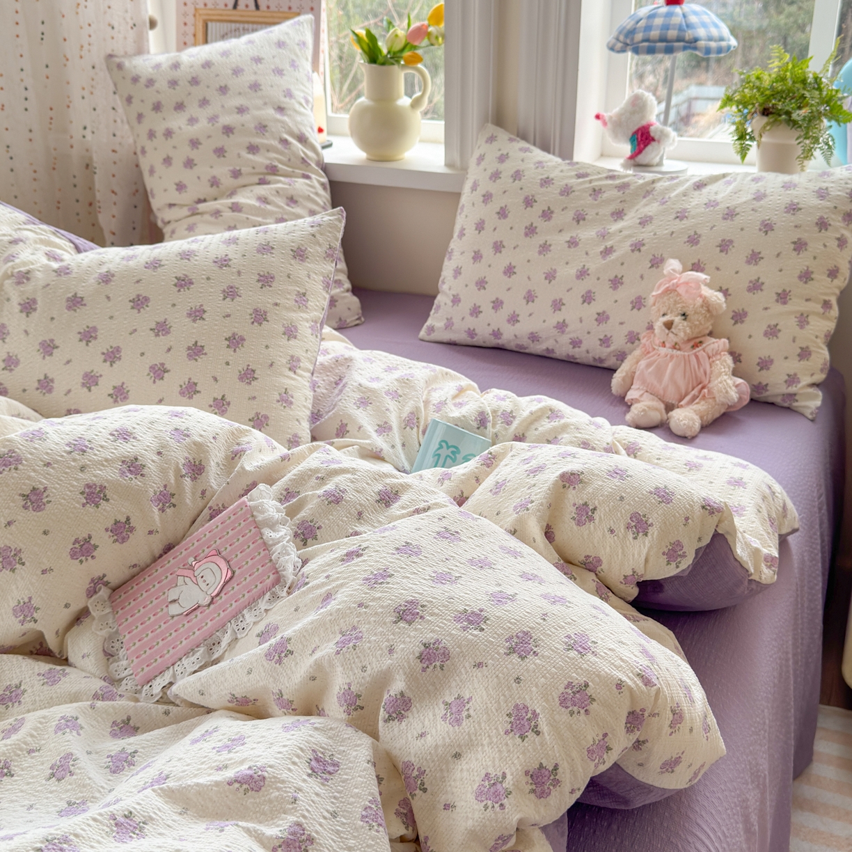 91家纺网 家纺一手货源 找家纺 优承佳生活馆 2026年新款卡通小清新风格高克重超柔软糯泡芙双层纱面料三件套四件套单被套系列 紫蔷薇