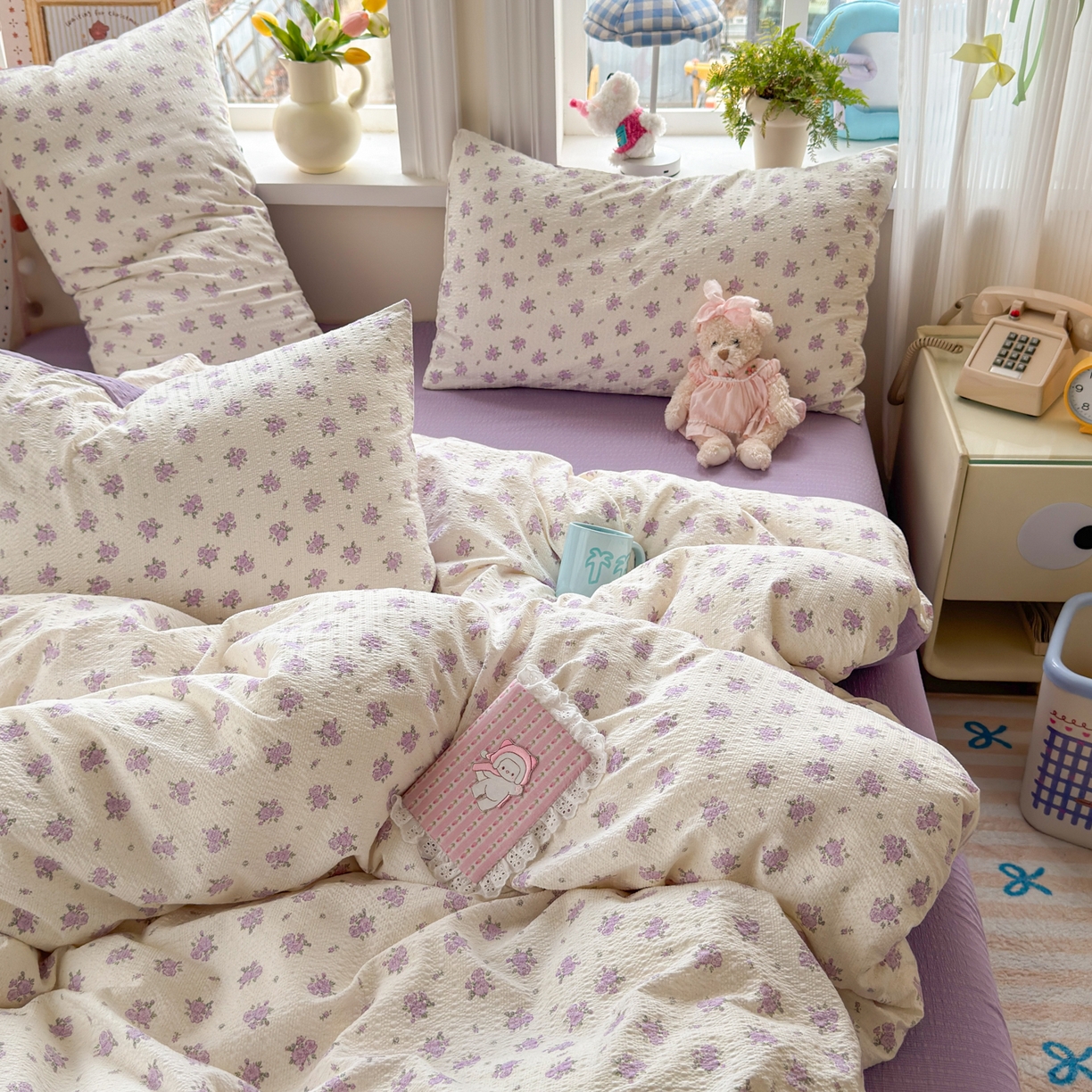 91家纺网 家纺一手货源 找家纺 优承佳生活馆 2026年新款卡通小清新风格高克重超柔软糯泡芙双层纱面料三件套四件套单被套系列 紫蔷薇