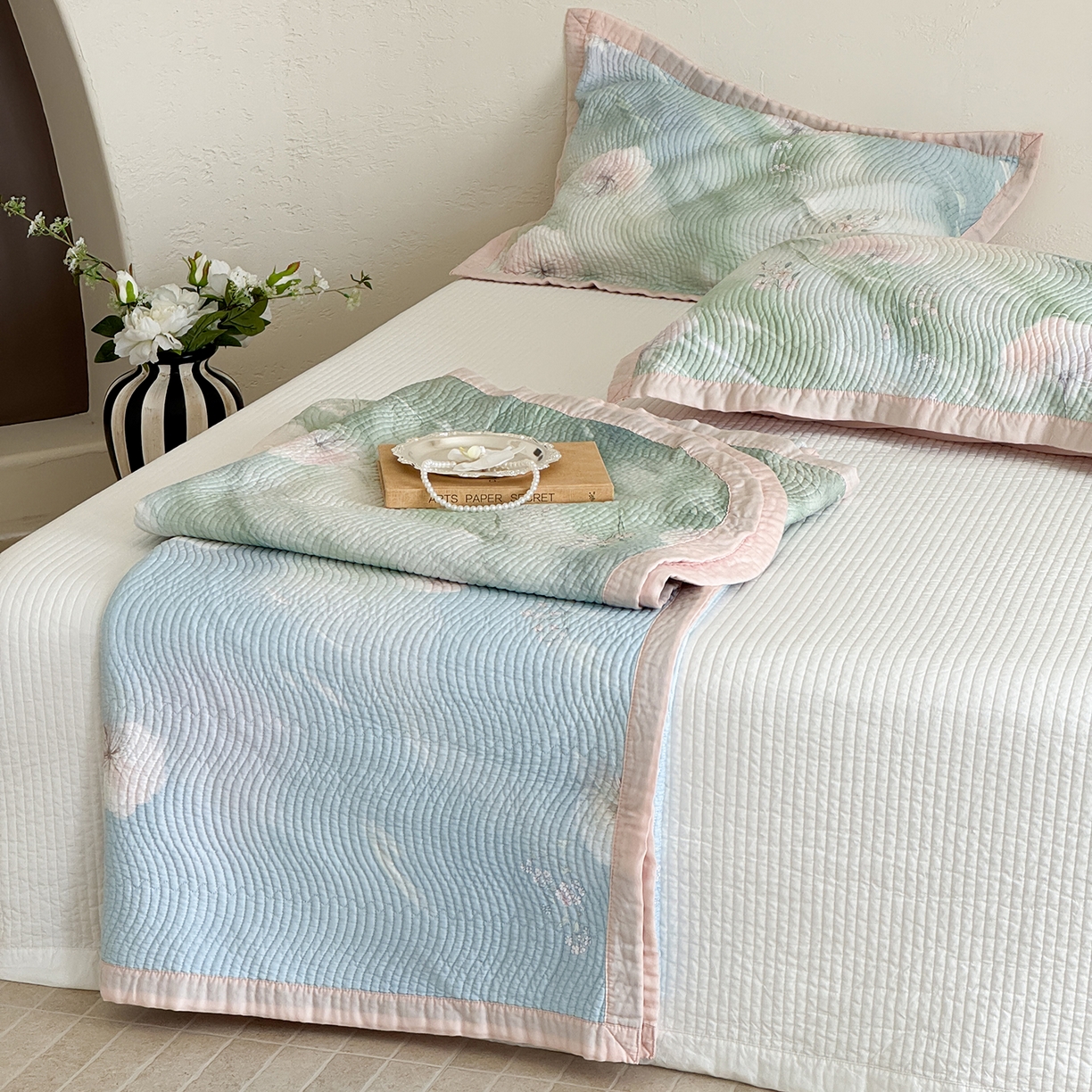 91家纺网 家纺一手货源 找家纺 （总）床盖工厂店 2026新款活性大版印花双面50天丝填充棉花床盖三件套