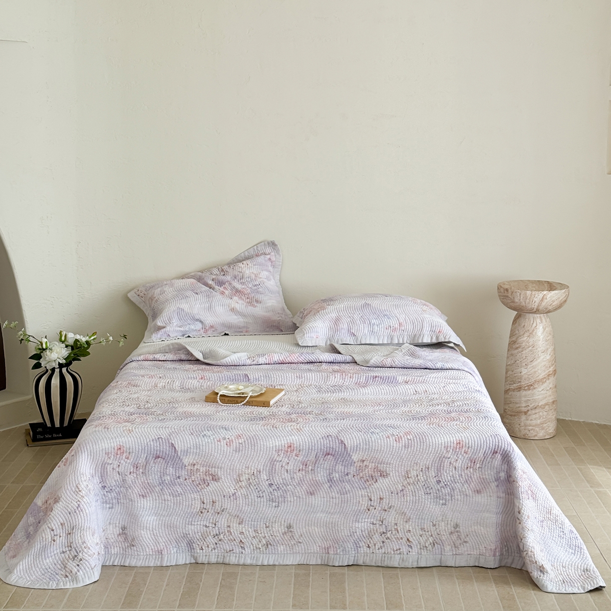 91家纺网 家纺一手货源 找家纺 床盖工厂店 2026新款活性大版印花双面50天丝填充棉花床盖三件套 雪烟