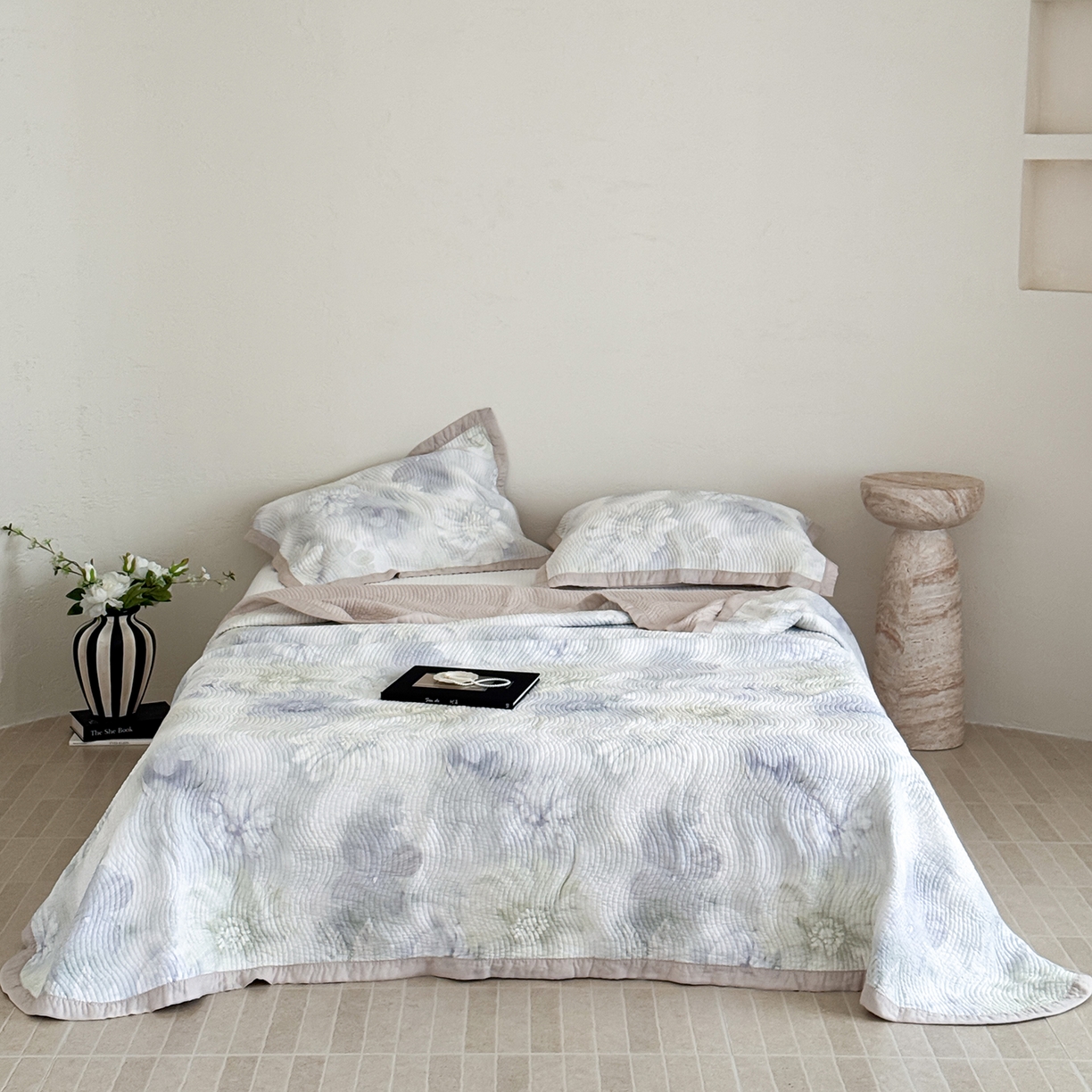 91家纺网 家纺一手货源 找家纺 床盖工厂店 2026新款活性大版印花双面50天丝填充棉花床盖三件套 白芨-黄