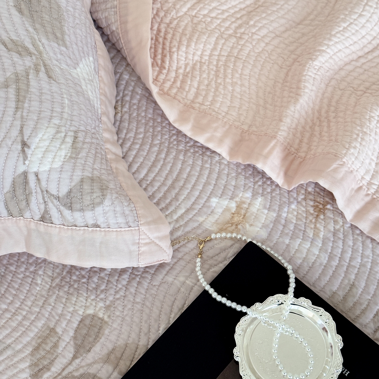 91家纺网 家纺一手货源 找家纺 床盖工厂店 2026新款活性大版印花双面50天丝填充棉花床盖三件套 兮薇