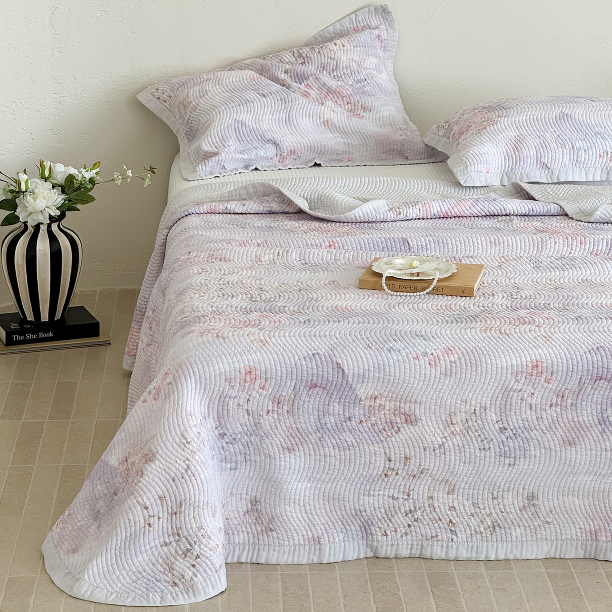 91家纺网 家纺一手货源 找家纺 床盖工厂店 2026新款活性大版印花双面50天丝填充棉花床盖三件套 雪烟