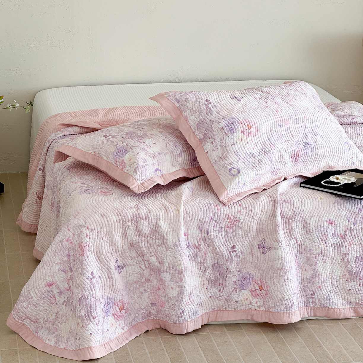 91家纺网 家纺一手货源 找家纺 床盖工厂店 2026新款活性大版印花双面50天丝填充棉花床盖三件套 蝶恋花-紫