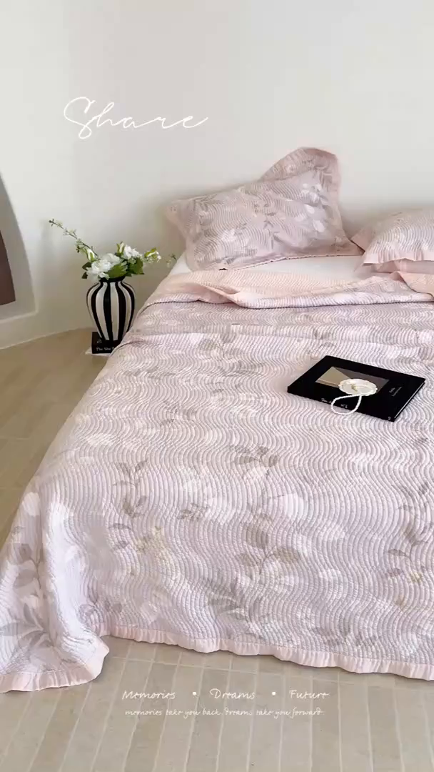 91家纺网 家纺一手货源 找家纺 床盖工厂店 2026新款活性大版印花双面50天丝填充棉花床盖三件套 兮薇