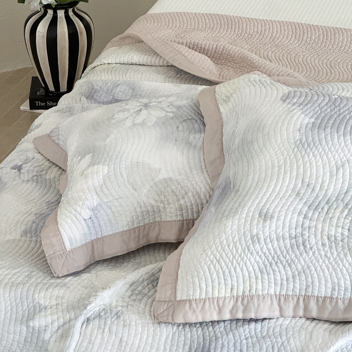 91家纺网 家纺一手货源 找家纺 （总）床盖工厂店 2026新款活性大版印花双面50天丝填充棉花床盖三件套