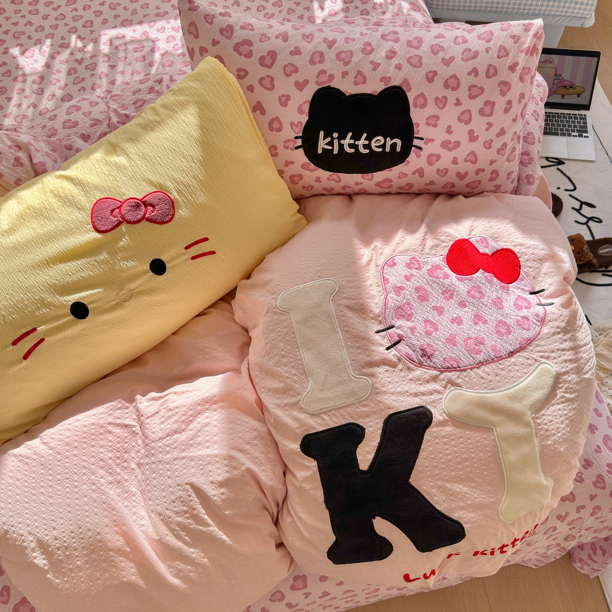 91家纺网 家纺一手货源 找家纺 （总）初念 2026春夏新款泡芙莎贴布绣豹豹猫猫四件套