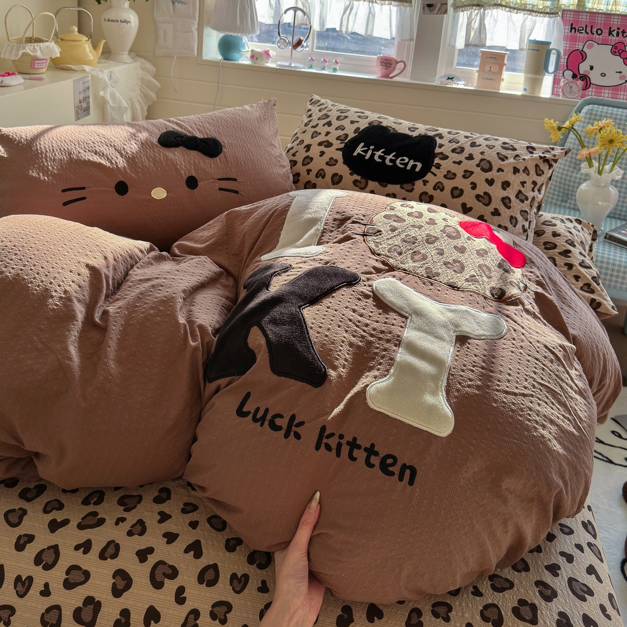 91家纺网 家纺一手货源 找家纺 （总）初念 2026春夏新款泡芙莎贴布绣豹豹猫猫四件套