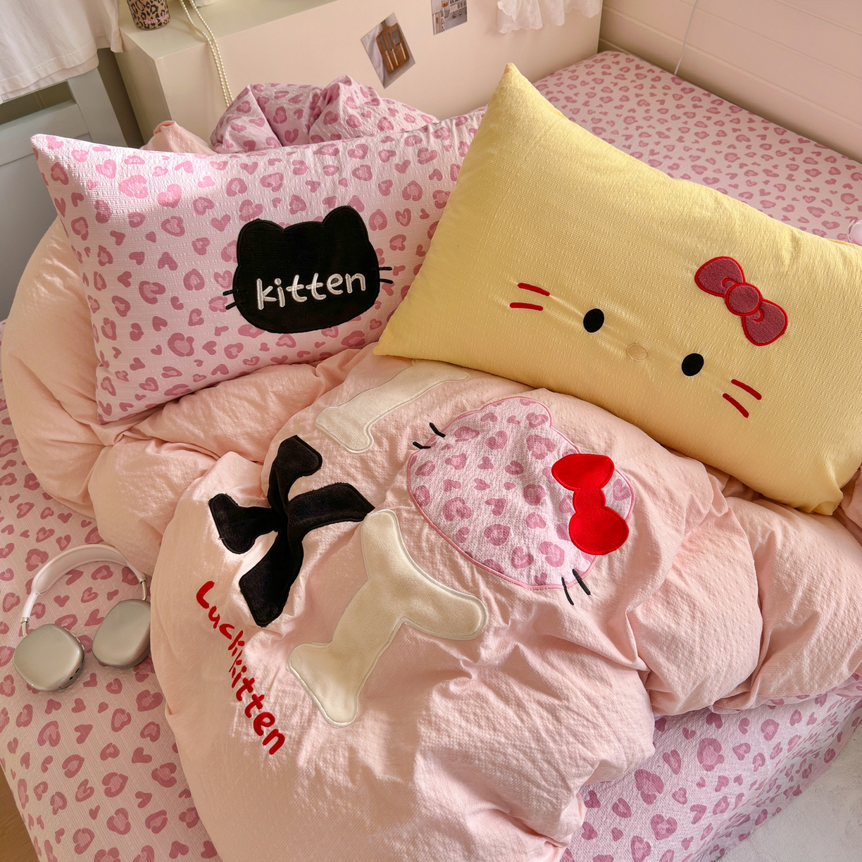 91家纺网 家纺一手货源 找家纺 初念 2026春夏新款泡芙莎贴布绣豹豹猫猫四件套 豹豹猫猫-粉