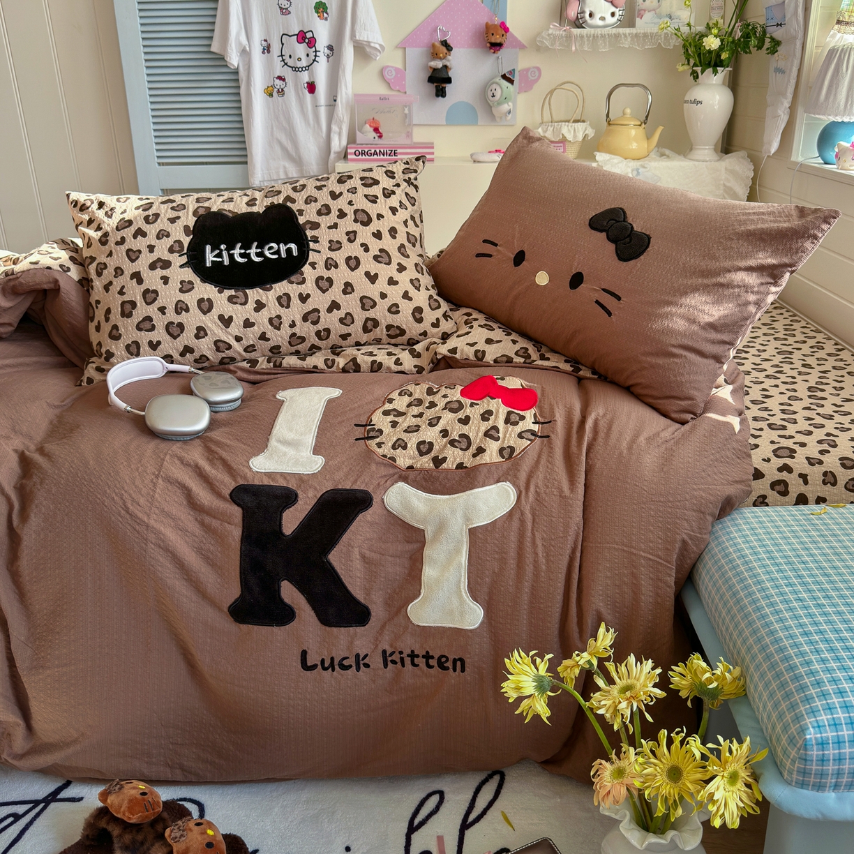 91家纺网 家纺一手货源 找家纺 初念 2026春夏新款泡芙莎贴布绣豹豹猫猫四件套 豹豹猫猫--咖