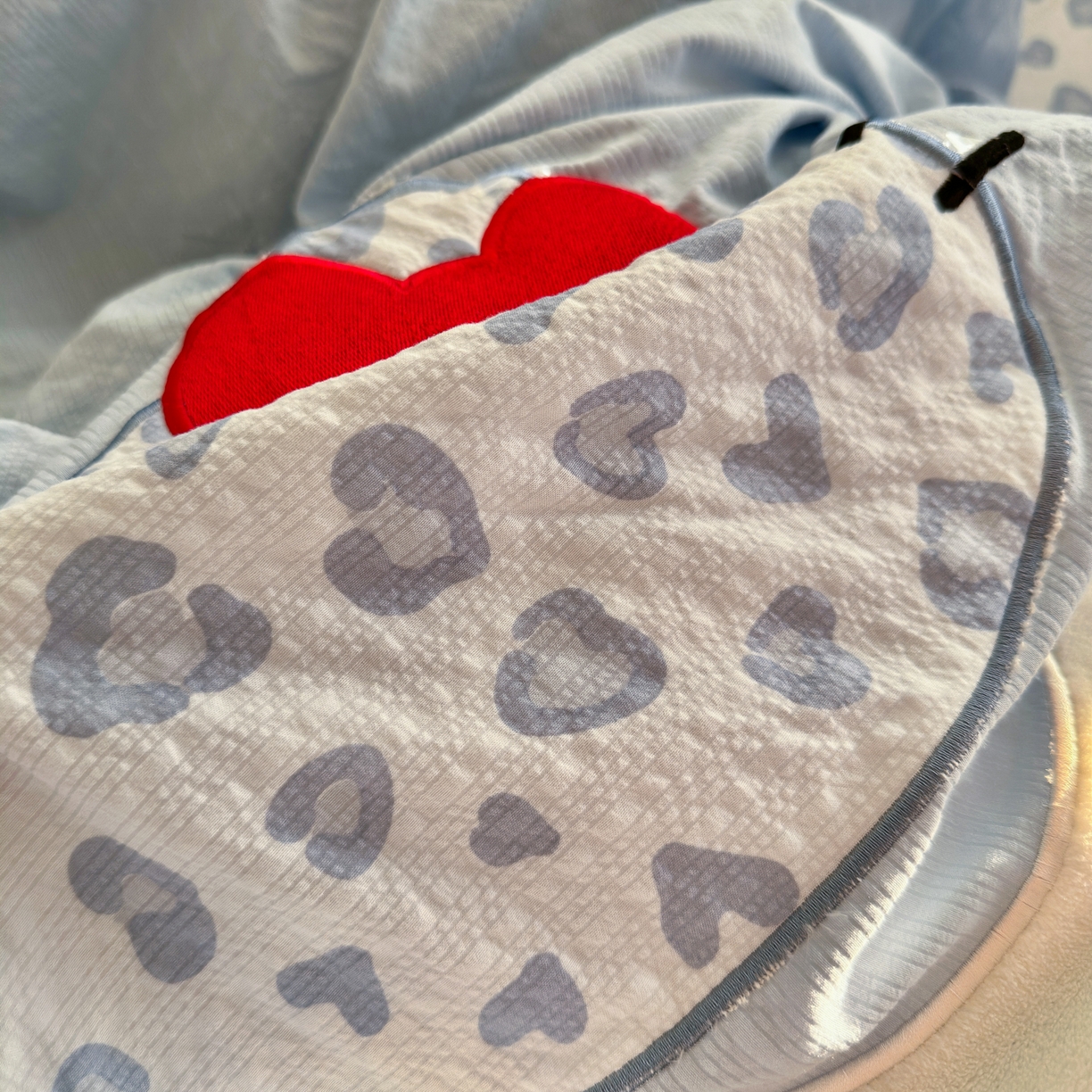 91家纺网 家纺一手货源 找家纺 初念 2026春夏新款泡芙莎贴布绣豹豹猫猫四件套 豹豹猫猫-蓝